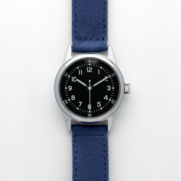 American Wristwatches 洋書 本 88年 40s 50s No.88 Unisex Tan Leather Strap Watch with Steel Case & Silver Dial